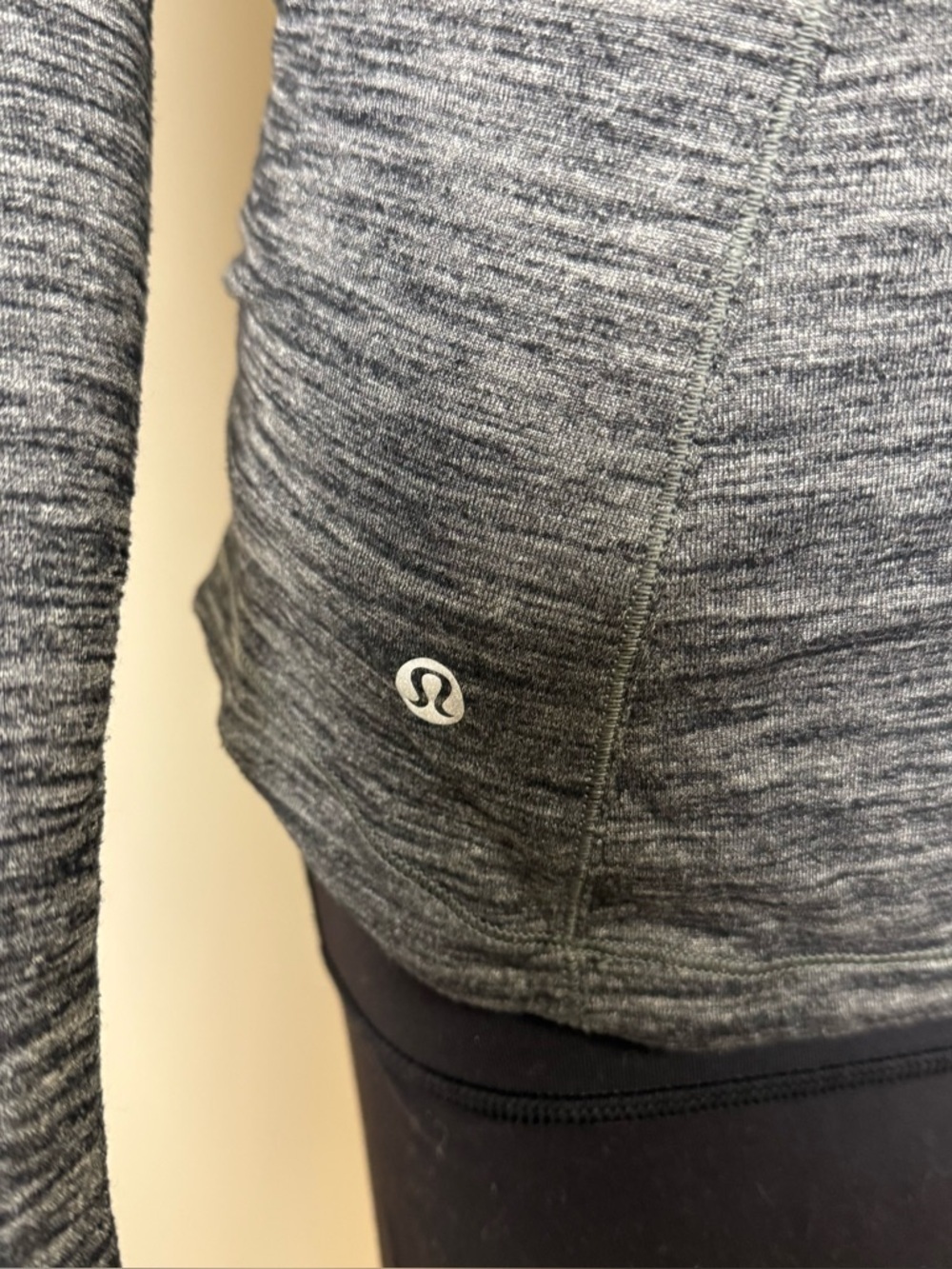 Lululemon 5 Mile Long Sleeve Top Size 4 Heathered Black Versatile & Lightweight - Picture 3 of 5